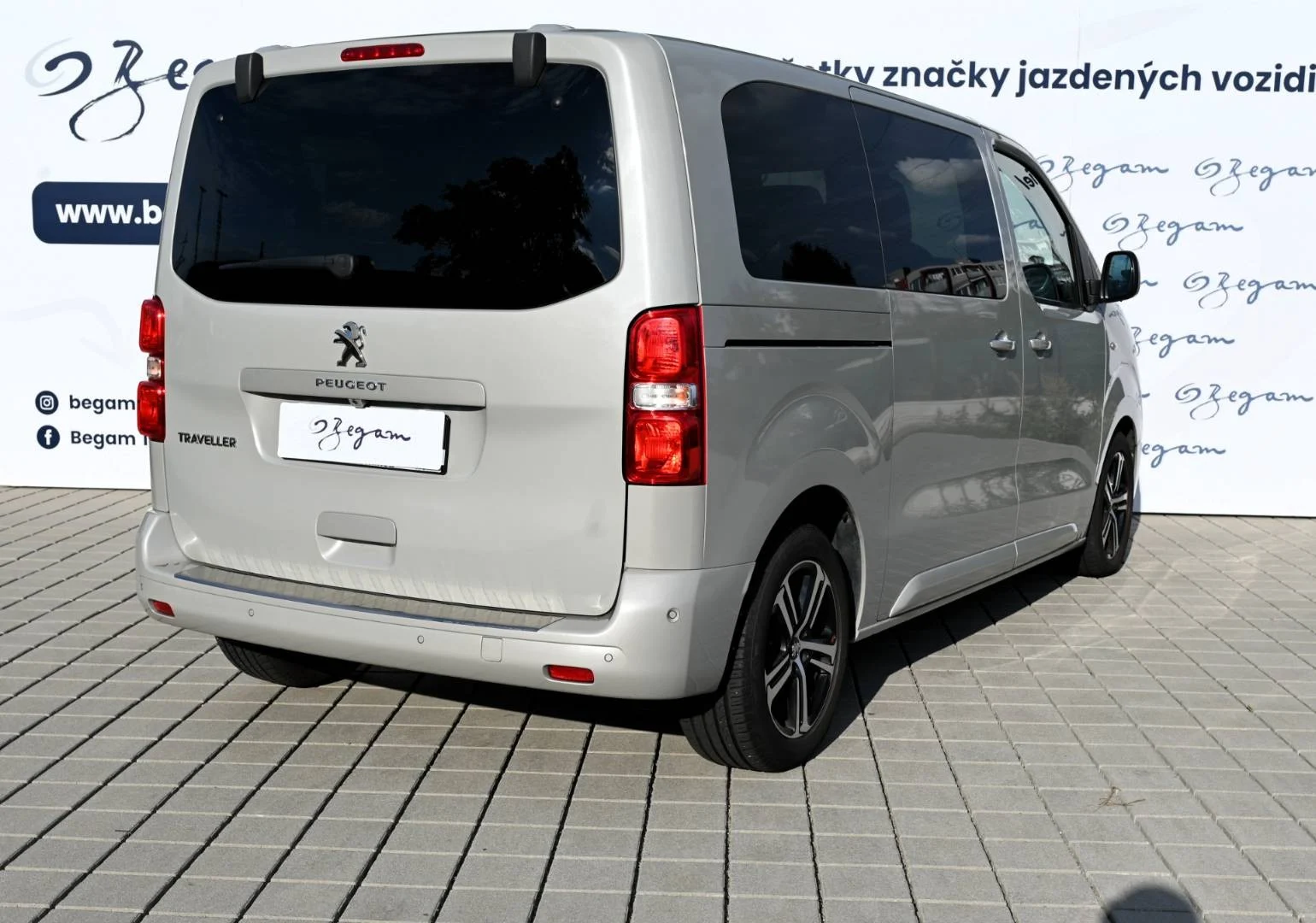 Peugeot Traveller 2.0 BlueHDi 177 S&S Business Standard AT | Begam Trnava