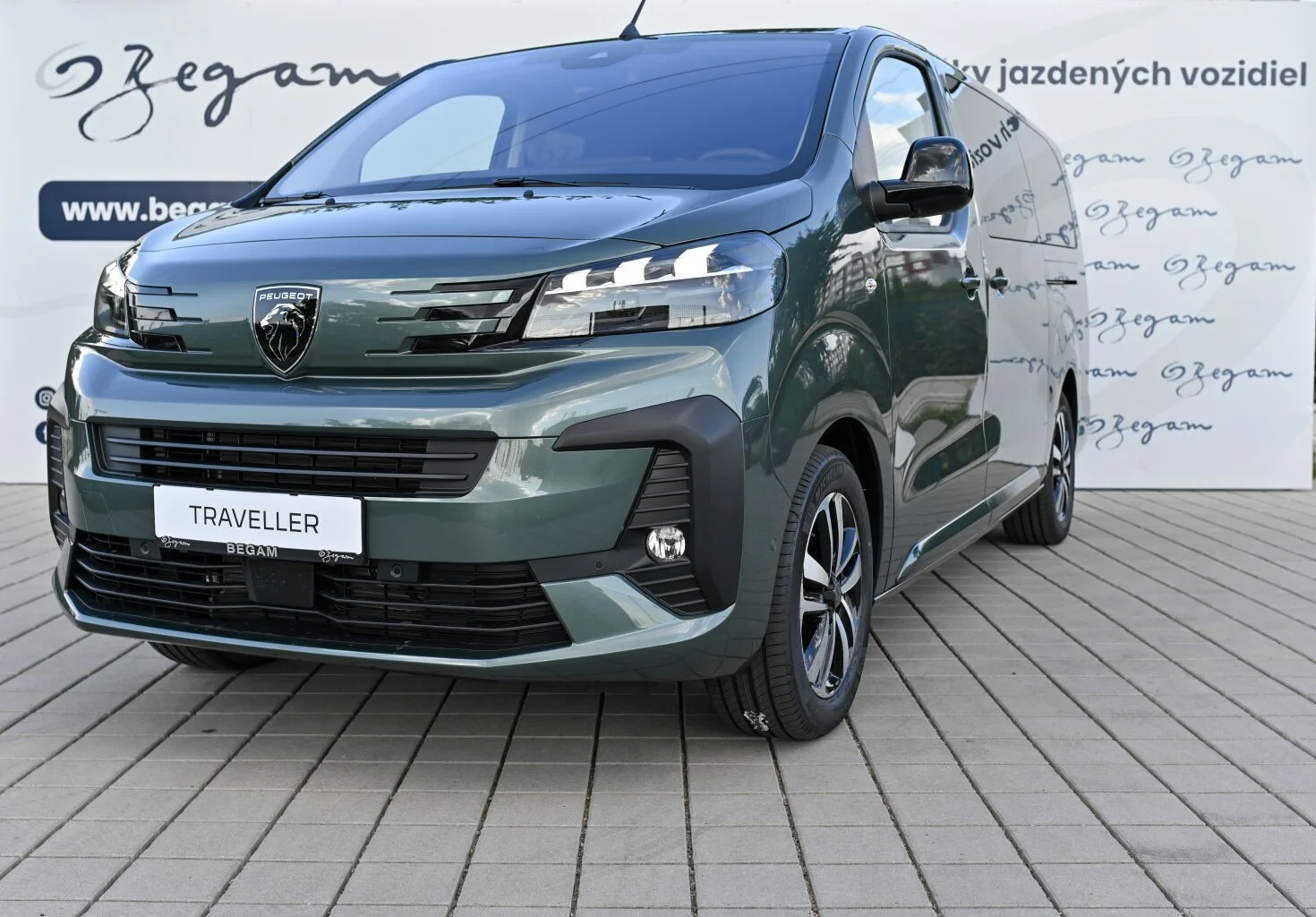 Peugeot Traveller TRAVELLER BUSINESS VIP L3 2.2 BlueHDi 180 | Begam Trnava