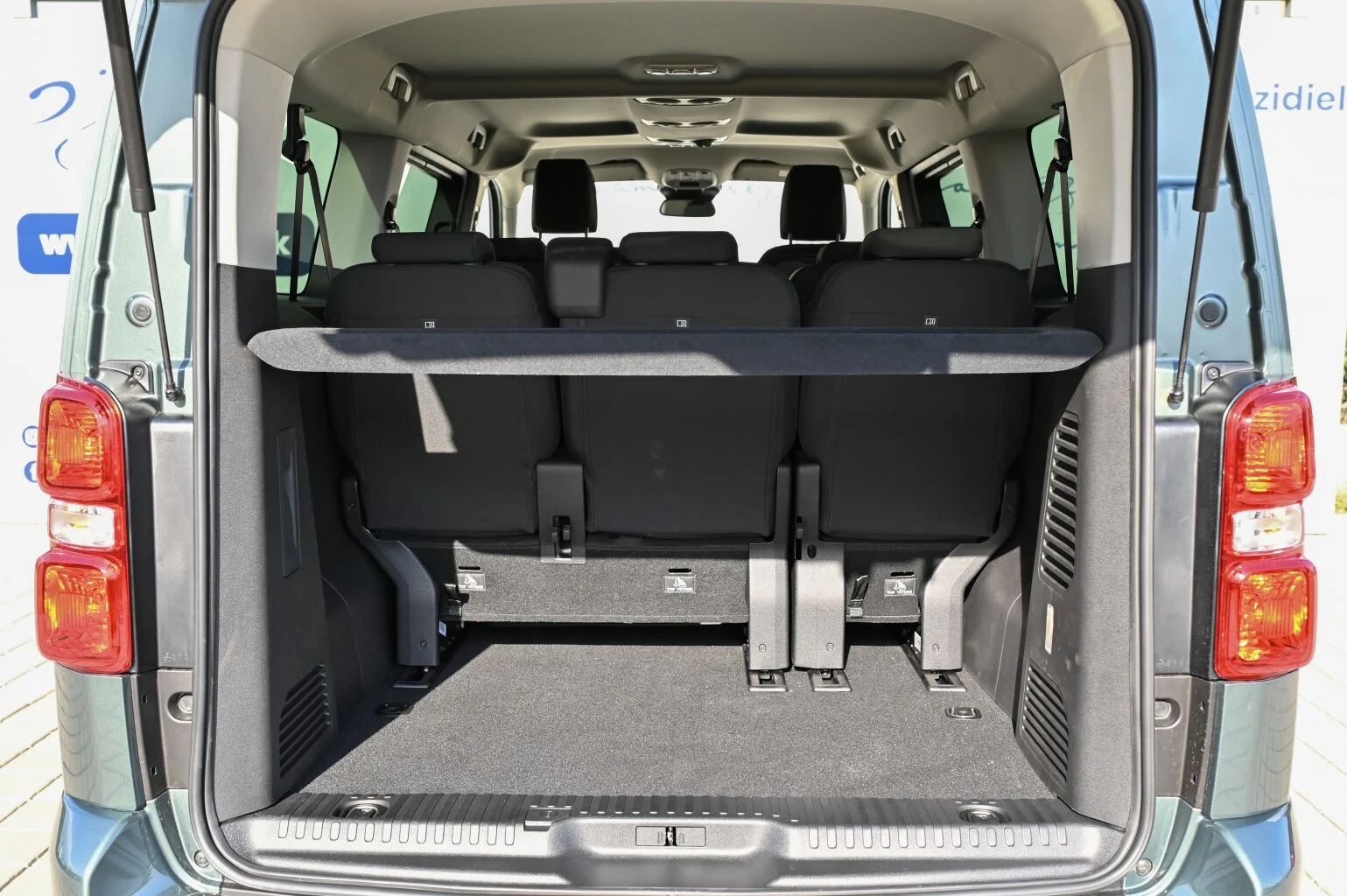 Peugeot Traveller TRAVELLER BUSINESS VIP L3 2.2 BlueHDi 180 | Begam Trnava