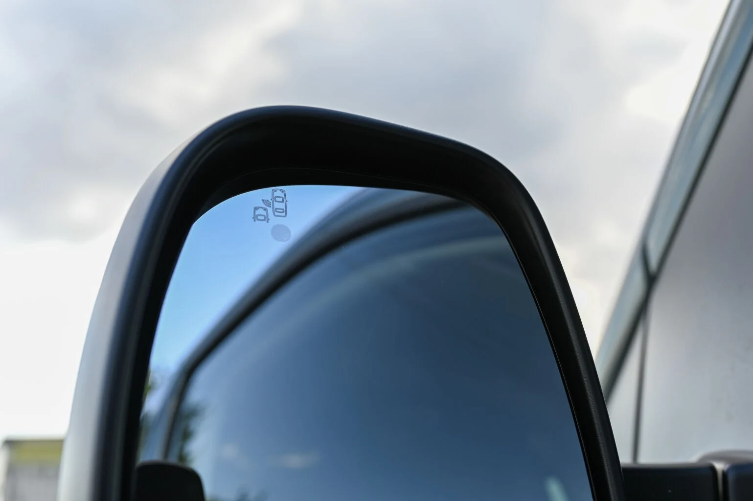 Peugeot Traveller TRAVELLER BUSINESS VIP L3 2.2 BlueHDi 180 | Begam Trnava