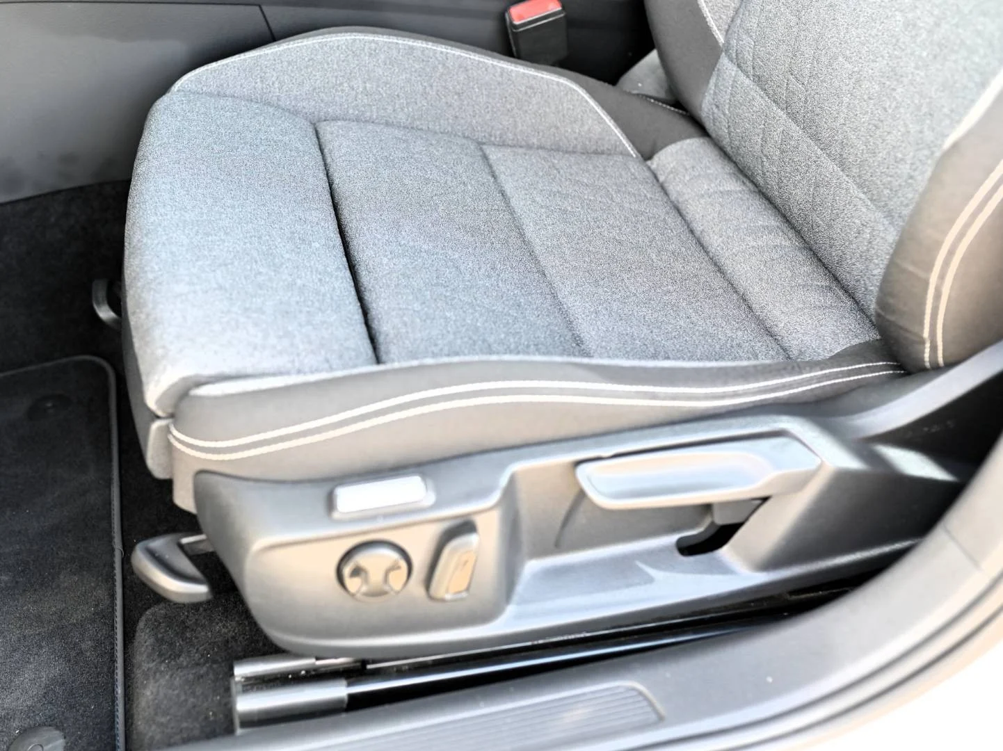 Volkswagen Passat Variant 2.0 TDI EVO Business DSG | Begam Trnava