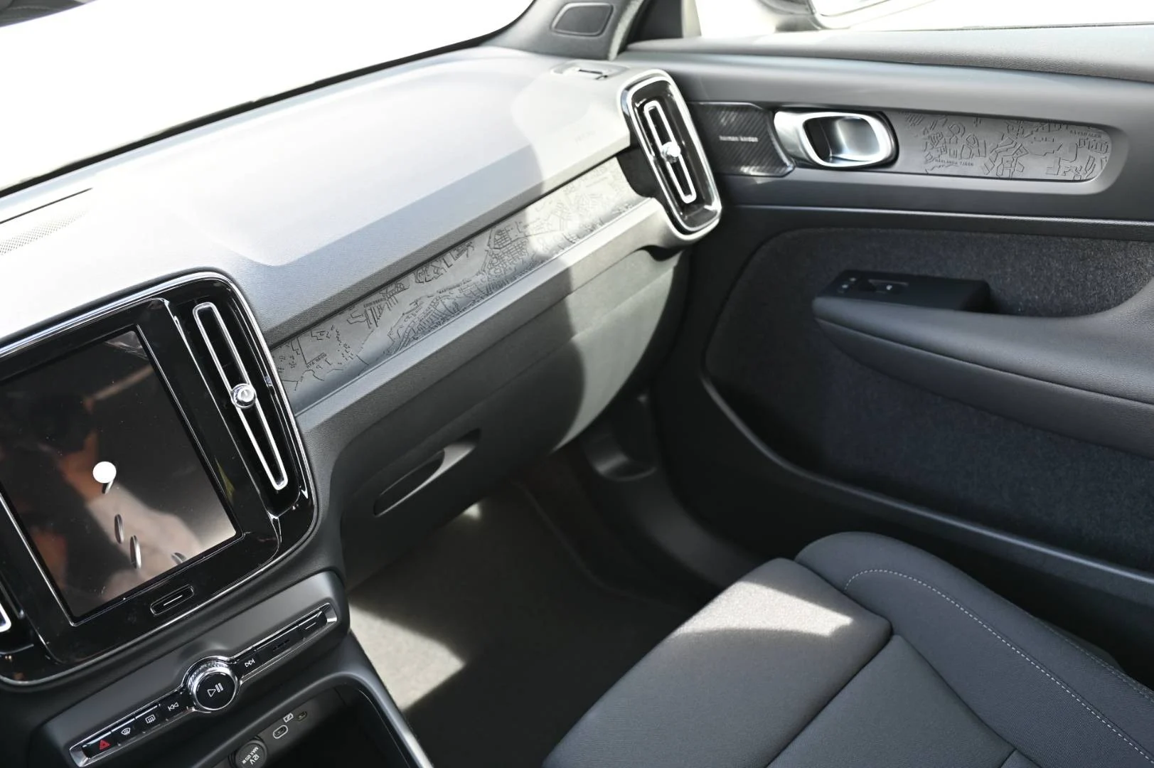 Volvo EX40 PLUS SINGLE MOTOR LONG RANGE | Begam Trnava