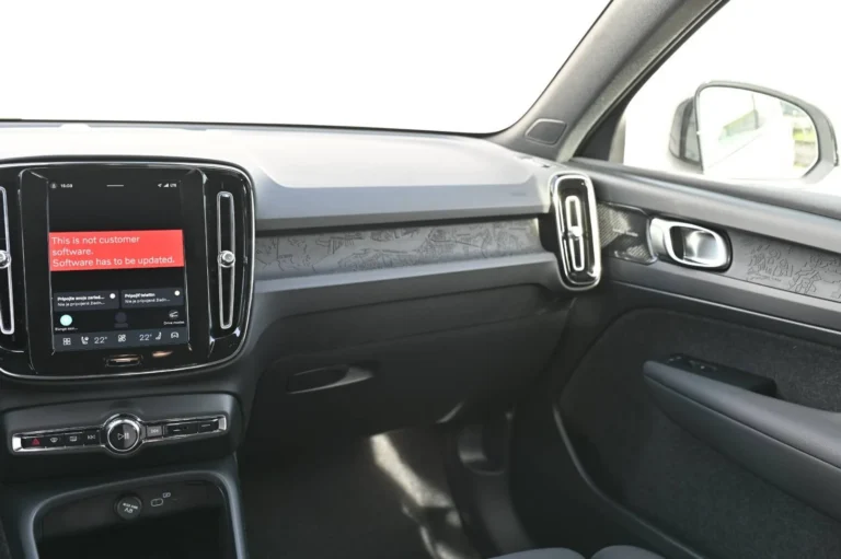 Volvo EX40 PLUS SINGLE MOTOR LONG RANGE | Begam Trnava