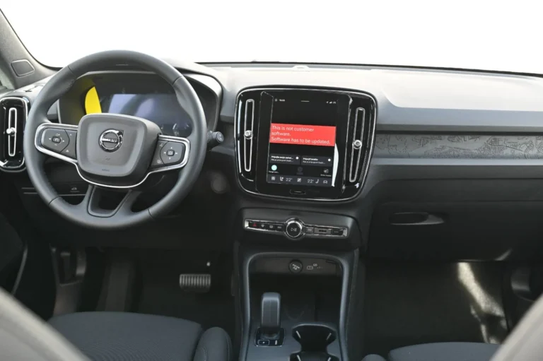 Volvo EX40 PLUS SINGLE MOTOR LONG RANGE | Begam Trnava