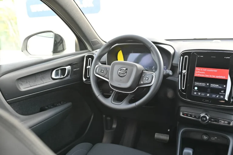 Volvo EX40 PLUS SINGLE MOTOR LONG RANGE | Begam Trnava
