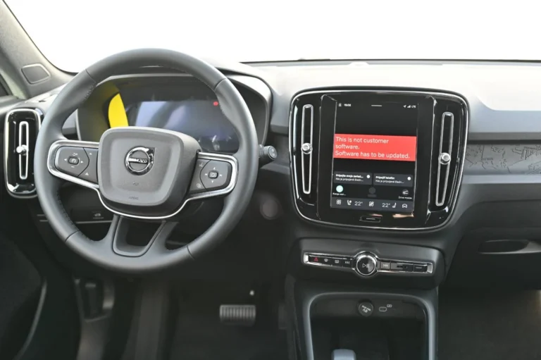 Volvo EX40 PLUS SINGLE MOTOR LONG RANGE | Begam Trnava