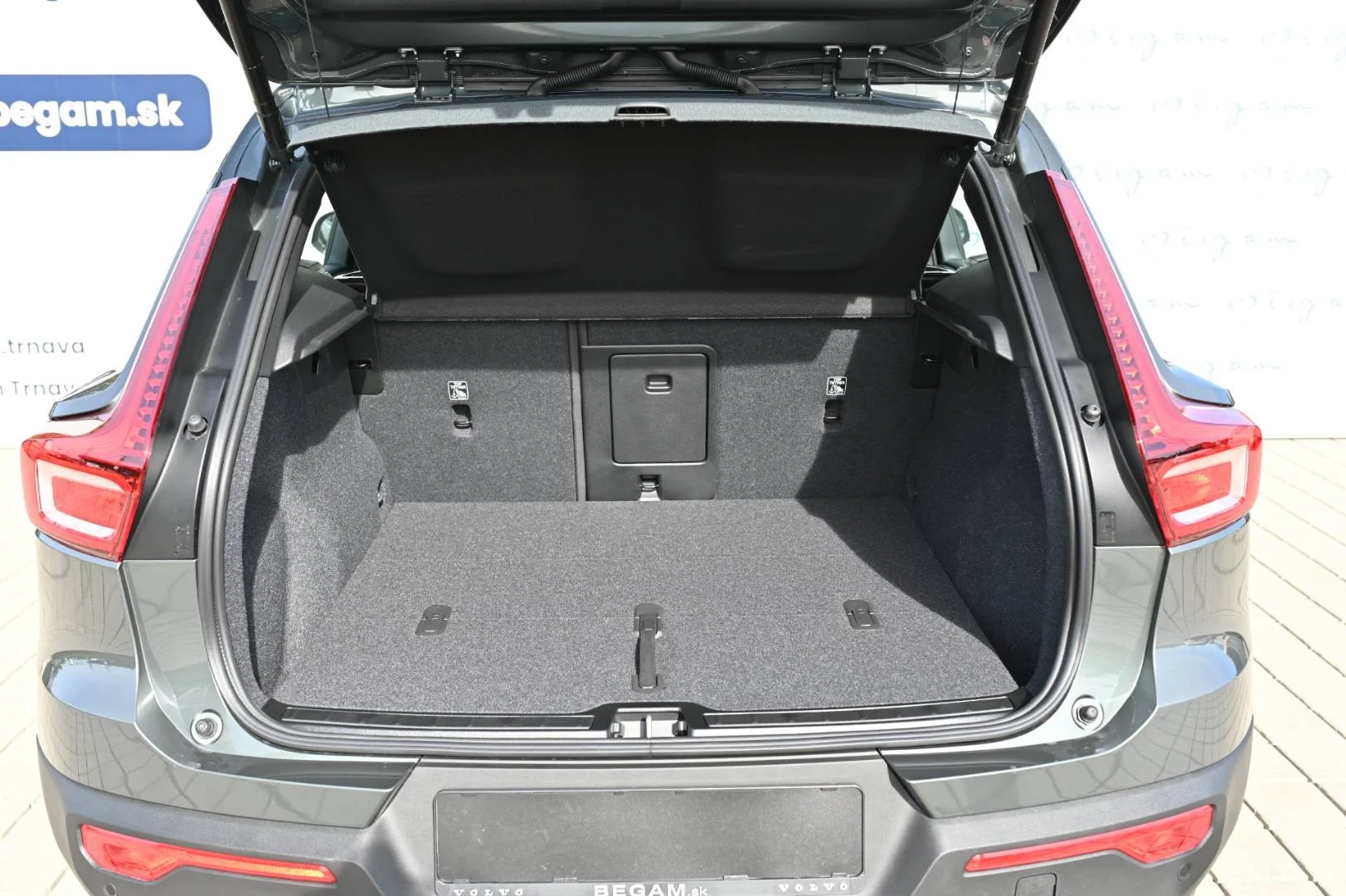 Volvo EX40 PLUS SINGLE MOTOR LONG RANGE | Begam Trnava
