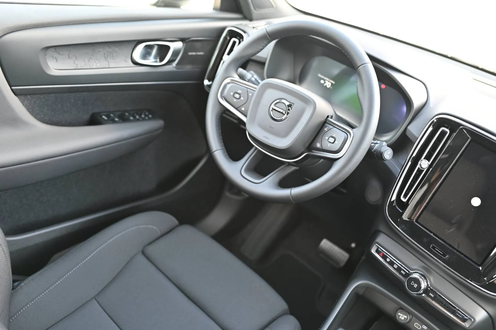 Volvo EX40 PLUS SINGLE MOTOR LONG RANGE | Begam Trnava