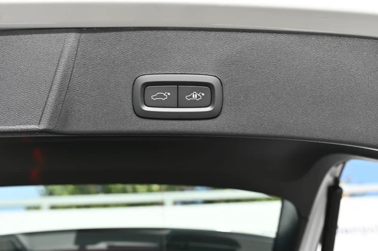 Volvo EX40 PLUS SINGLE MOTOR LONG RANGE | Begam Trnava