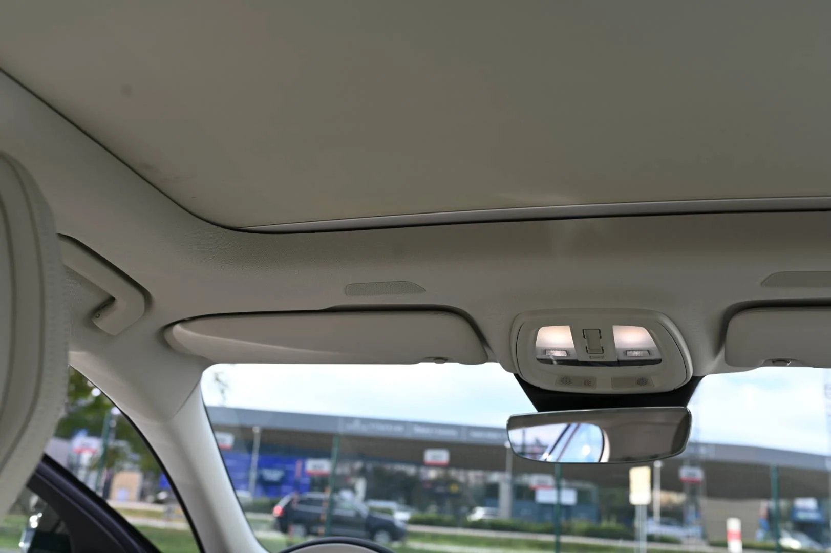 Volvo V60 B4 (P) PLUS DARK AT FWD DCT | Begam Trnava