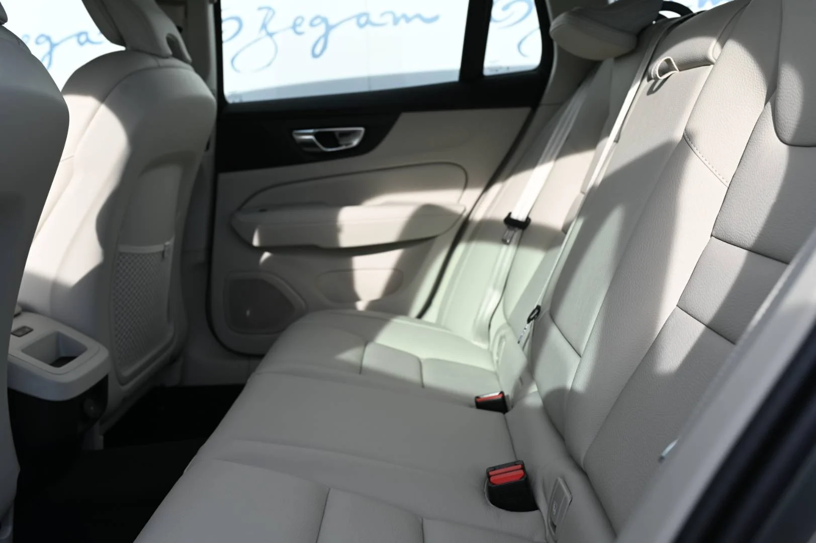 Volvo V60 B4 (P) PLUS DARK AT FWD DCT | Begam Trnava