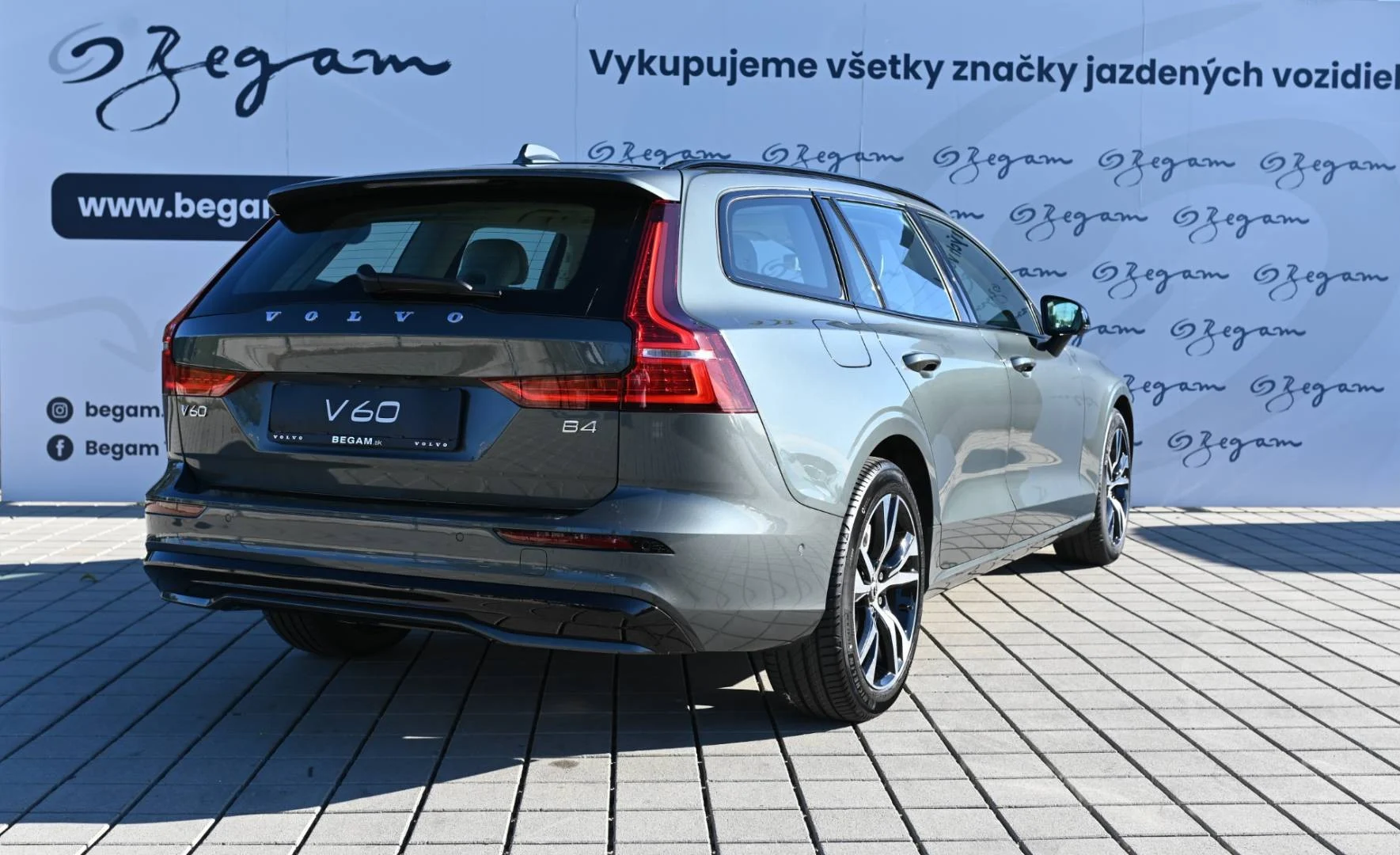 Volvo V60 B4 (P) PLUS DARK AT FWD DCT | Begam Trnava
