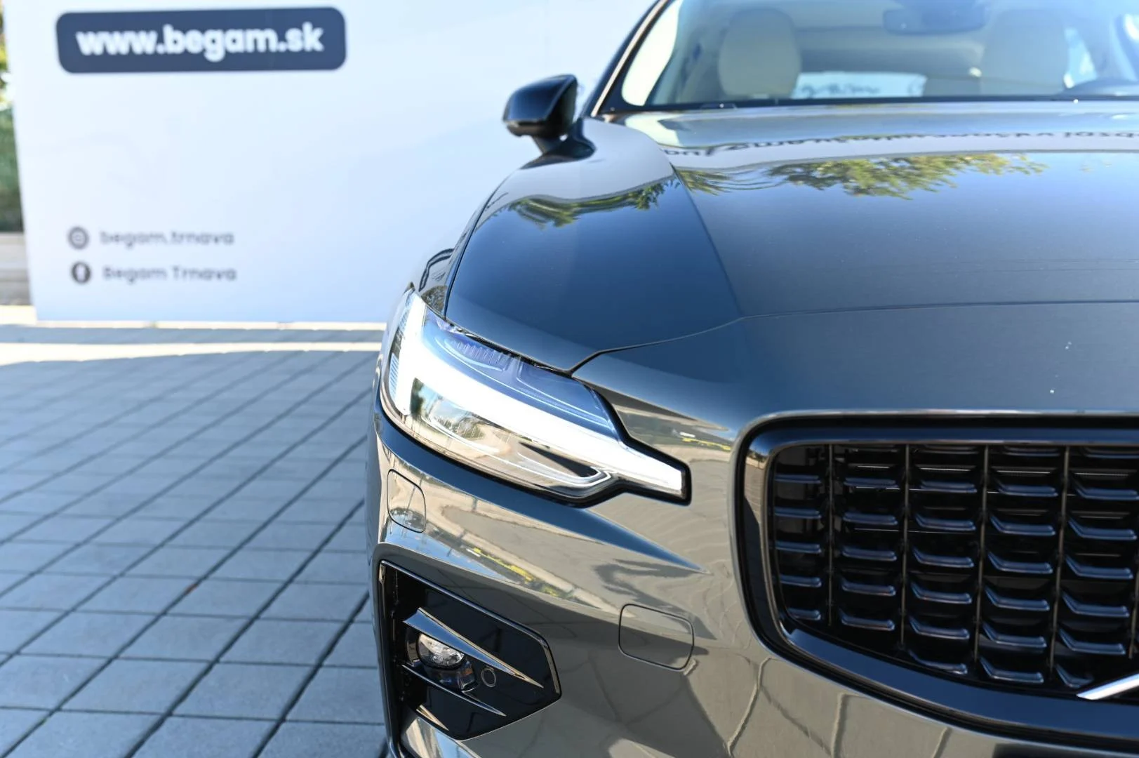Volvo V60 B4 (P) PLUS DARK AT FWD DCT | Begam Trnava