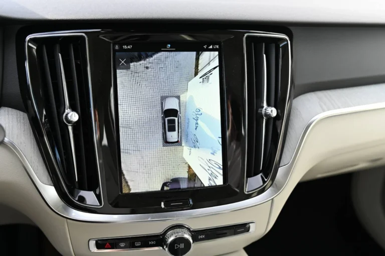 Volvo V60 B4 Plus Dark A/T | Begam Trnava