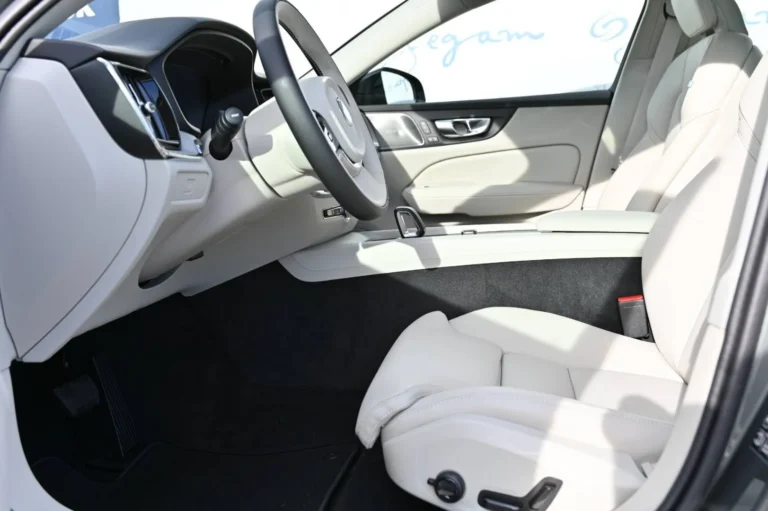 Volvo V60 B4 Plus Dark A/T | Begam Trnava