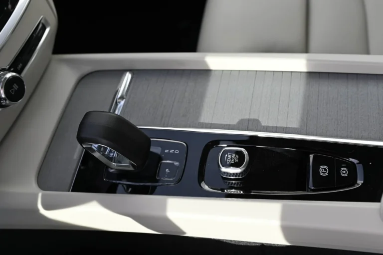 Volvo V60 B4 Plus Dark A/T | Begam Trnava