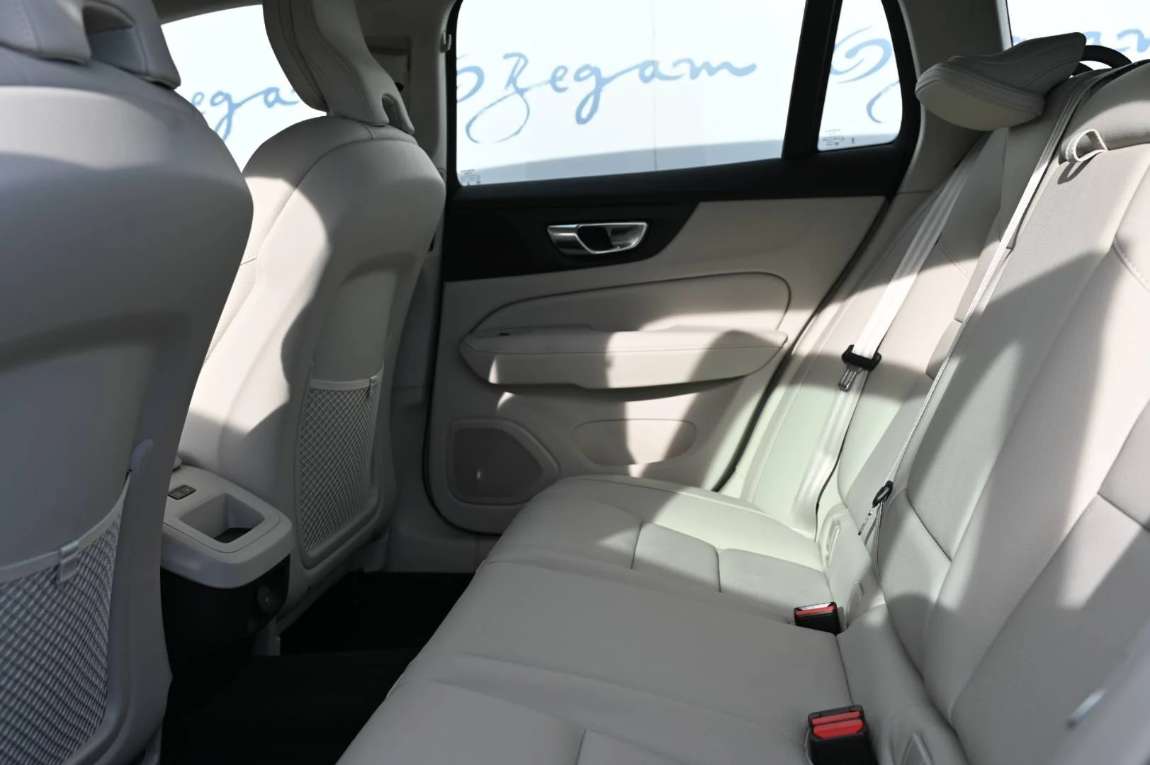 Volvo V60 B4 Plus Dark A/T | Begam Trnava