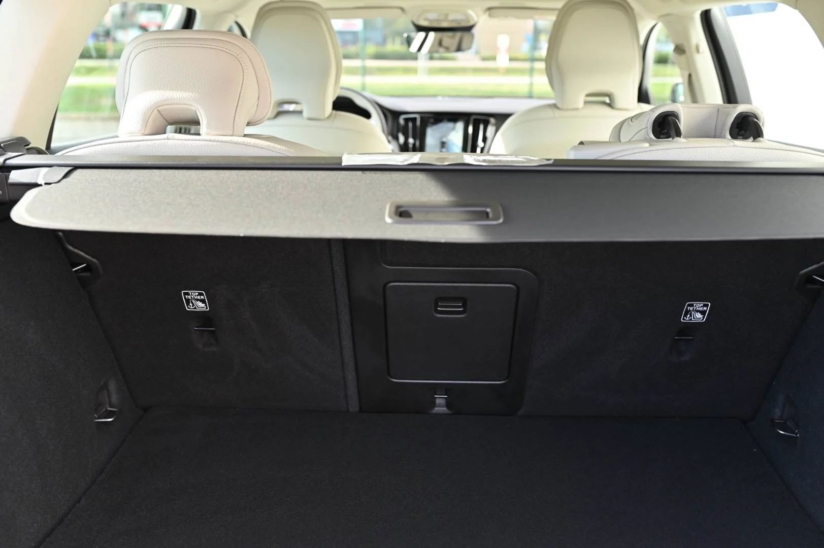 Volvo V60 B4 Plus Dark A/T | Begam Trnava