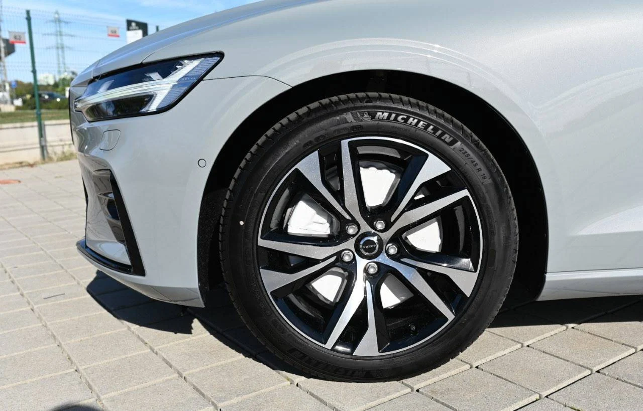 Volvo V60 B4 Plus Dark A/T | Begam Trnava
