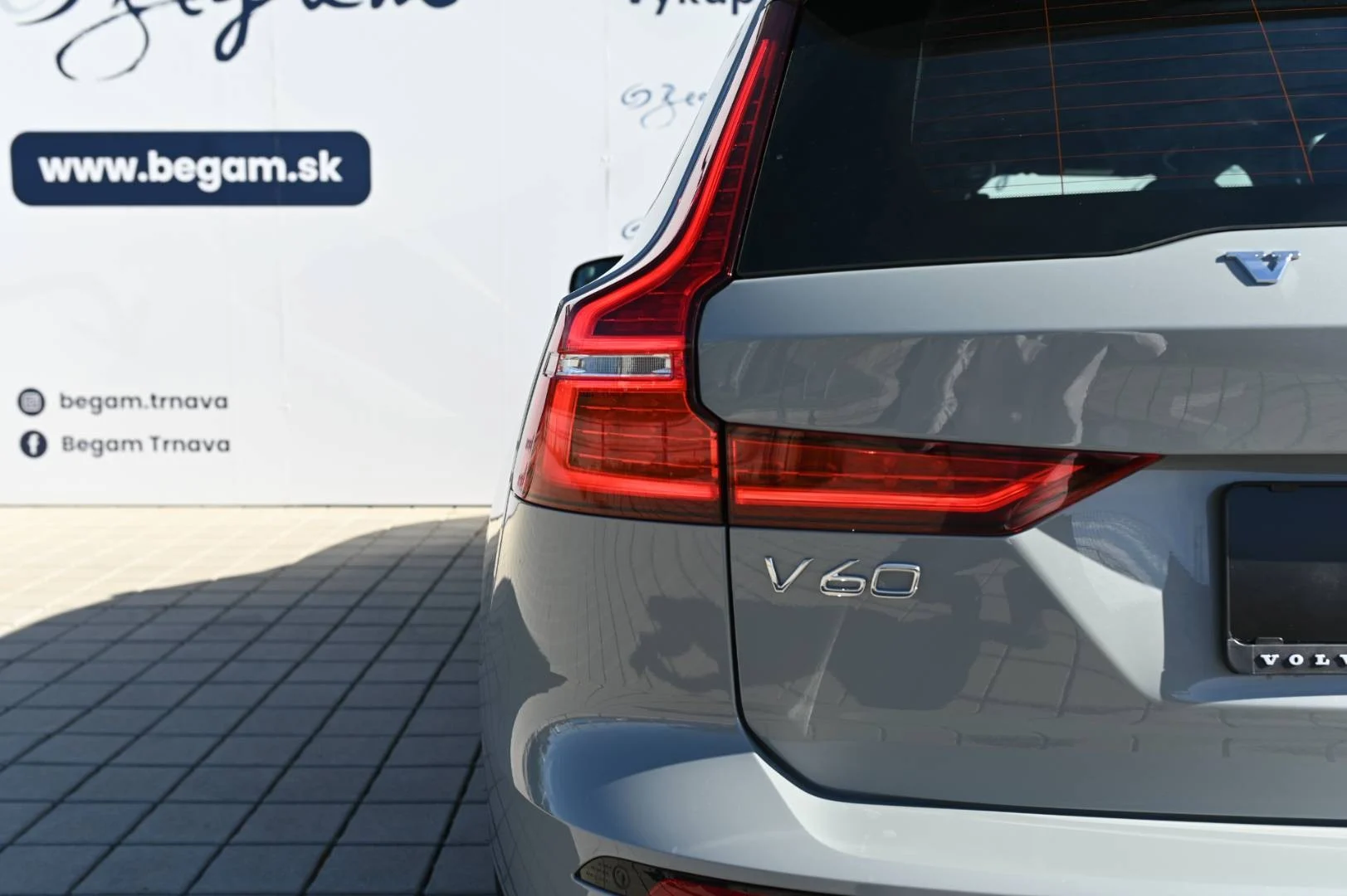 Volvo V60 B4 Plus Dark A/T | Begam Trnava