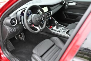 Alfa-Romeo-Giulia-Quadrifoglio-29-V6-Bi-Turbo-AT-10