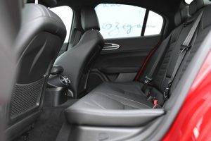 Alfa-Romeo-Giulia-Quadrifoglio-29-V6-Bi-Turbo-AT-15