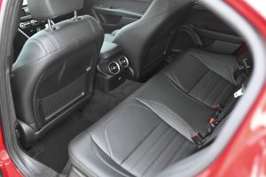 Alfa-Romeo-Giulia-Quadrifoglio-29-V6-Bi-Turbo-AT-16