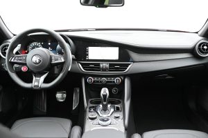 Alfa-Romeo-Giulia-Quadrifoglio-29-V6-Bi-Turbo-AT-18