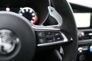 Alfa-Romeo-Giulia-Quadrifoglio-29-V6-Bi-Turbo-AT-21
