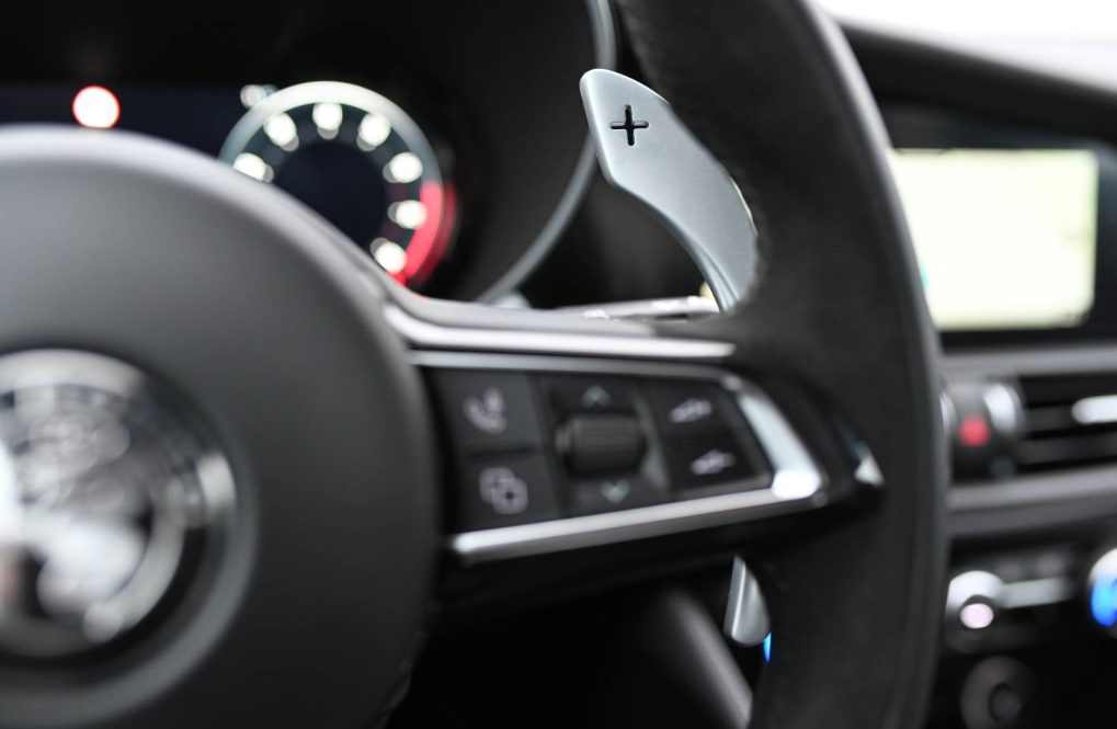 Alfa-Romeo-Giulia-Quadrifoglio-29-V6-Bi-Turbo-AT-21