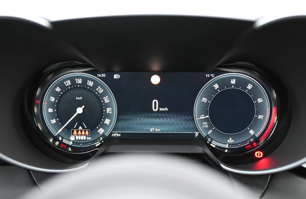 Alfa-Romeo-Giulia-Quadrifoglio-29-V6-Bi-Turbo-AT-22