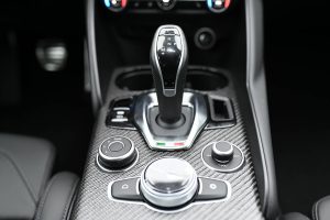 Alfa-Romeo-Giulia-Quadrifoglio-29-V6-Bi-Turbo-AT-25