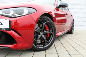 Alfa-Romeo-Giulia-Quadrifoglio-29-V6-Bi-Turbo-AT-6