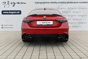 Alfa-Romeo-Giulia-Quadrifoglio-29-V6-Bi-Turbo-AT-7