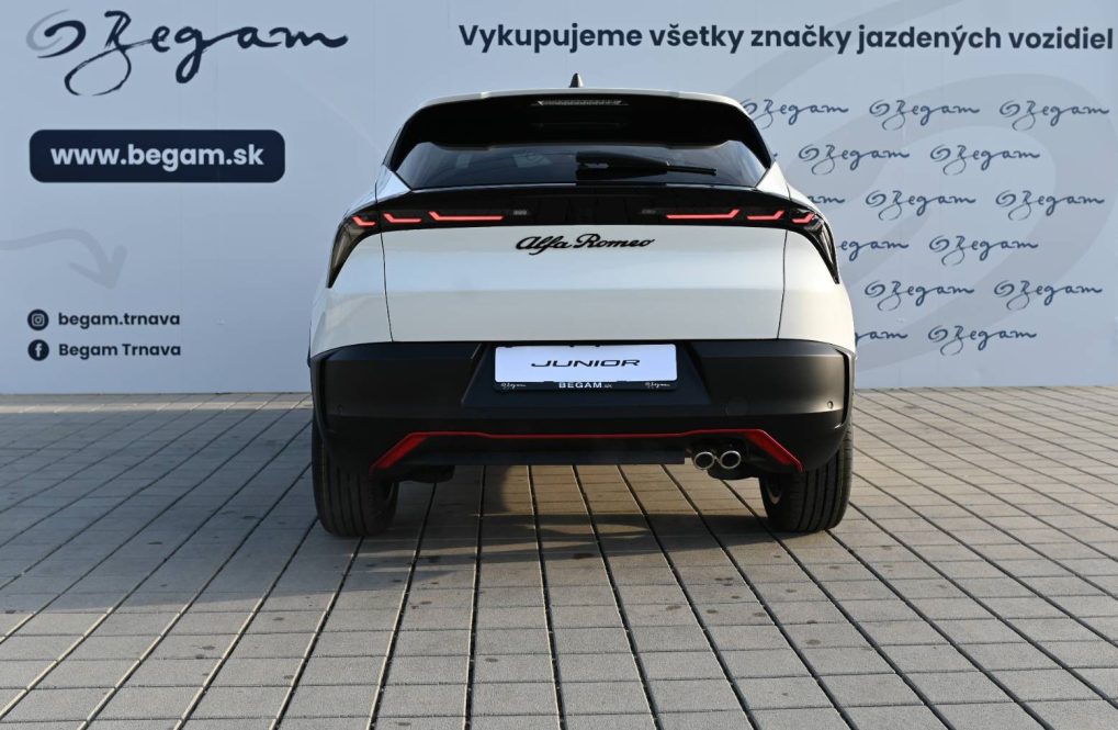 Alfa-Romeo-Junior-12T-Hybrid-145k-6AT-SPECIALE-7