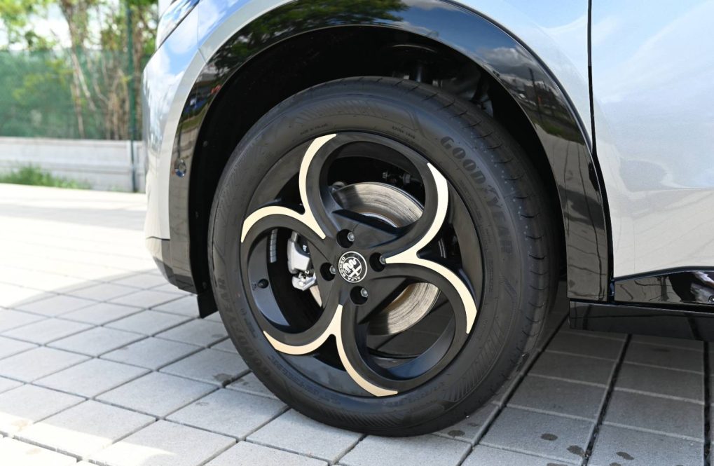 Alfa-Romeo-Junior-Intensa-Q4-6