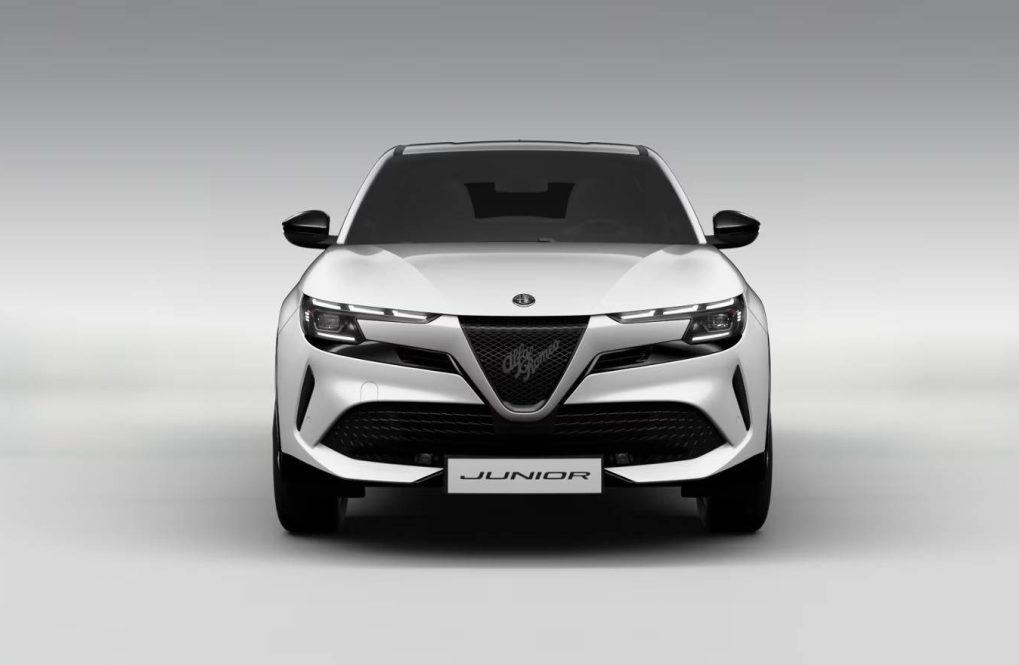 Alfa-Romeo-Junior-Q4-12T-Hybrid-145k-6AT-1