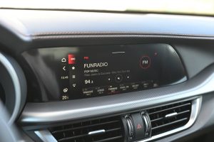 Alfa-Romeo-Stelvio-20-Turbo-INTENSA-Q4-AT-11
