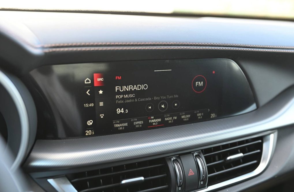 Alfa-Romeo-Stelvio-20-Turbo-INTENSA-Q4-AT-11