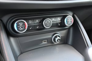 Alfa-Romeo-Stelvio-20-Turbo-INTENSA-Q4-AT-13