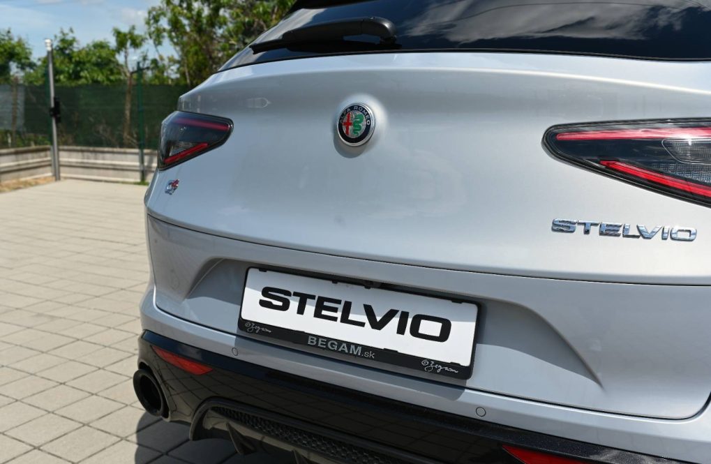 Alfa-Romeo-Stelvio-20-Turbo-Veloce-Q4-AT-11