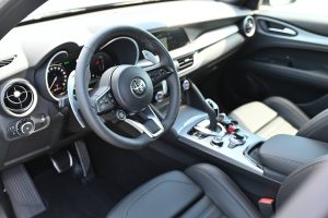 Alfa-Romeo-Stelvio-20-Turbo-Veloce-Q4-AT-13