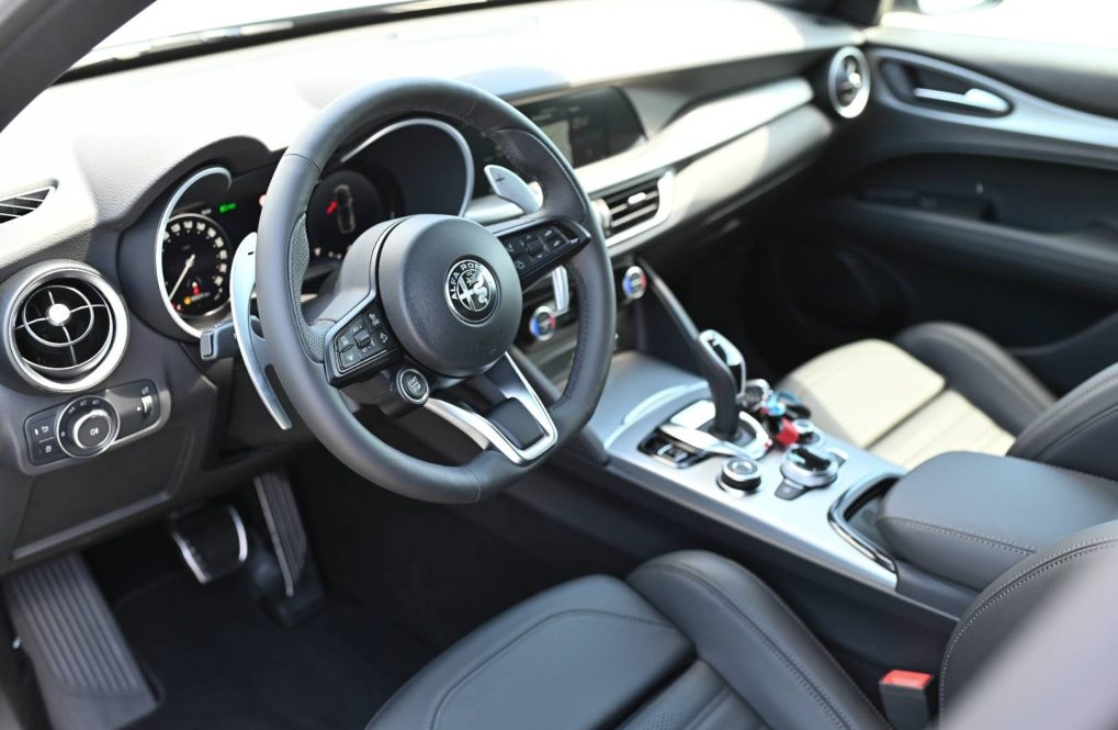 Alfa-Romeo-Stelvio-20-Turbo-Veloce-Q4-AT-13