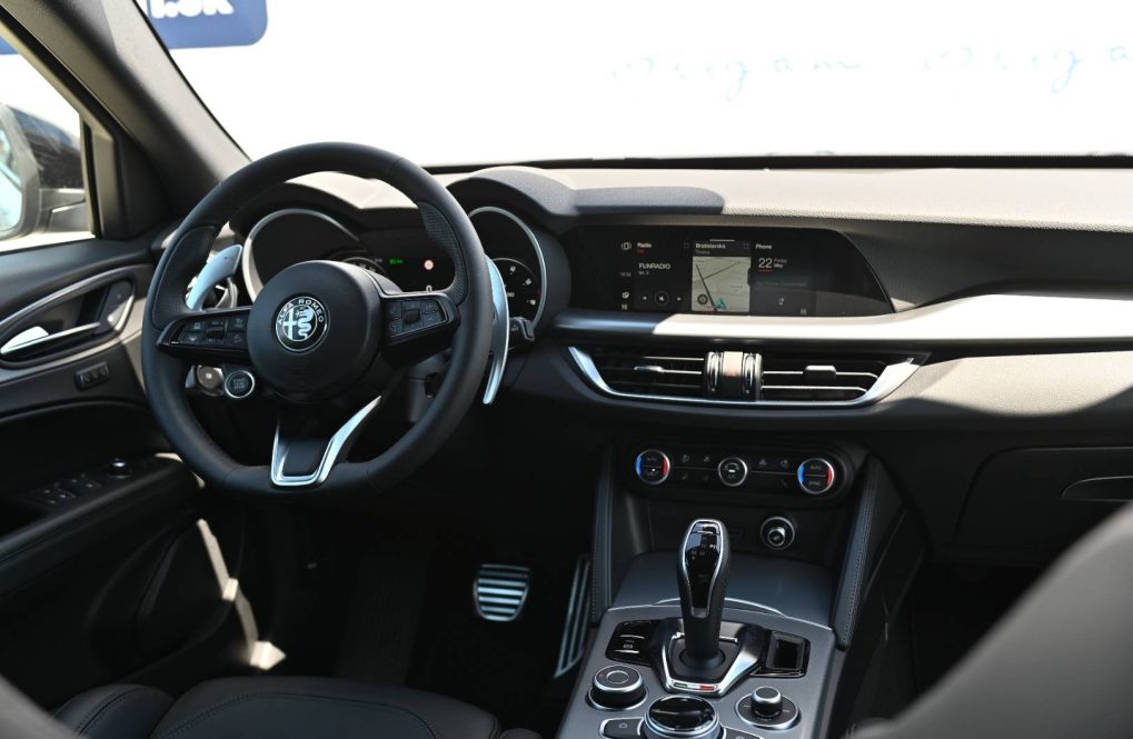 Alfa-Romeo-Stelvio-20-Turbo-Veloce-Q4-AT-14