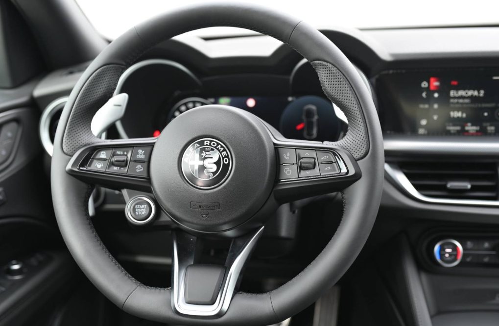 Alfa-Romeo-Stelvio-20-Turbo-Veloce-Q4-AT-14