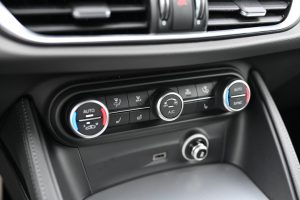 Alfa-Romeo-Stelvio-20-Turbo-Veloce-Q4-AT-21