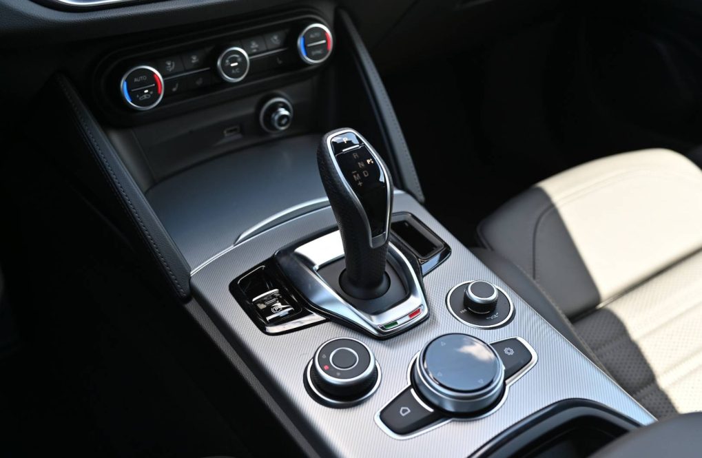Alfa-Romeo-Stelvio-20-Turbo-Veloce-Q4-AT-22