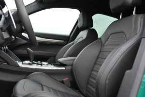 Alfa-Romeo-Stelvio-20-Turbo-Veloce-Q4-AT-24