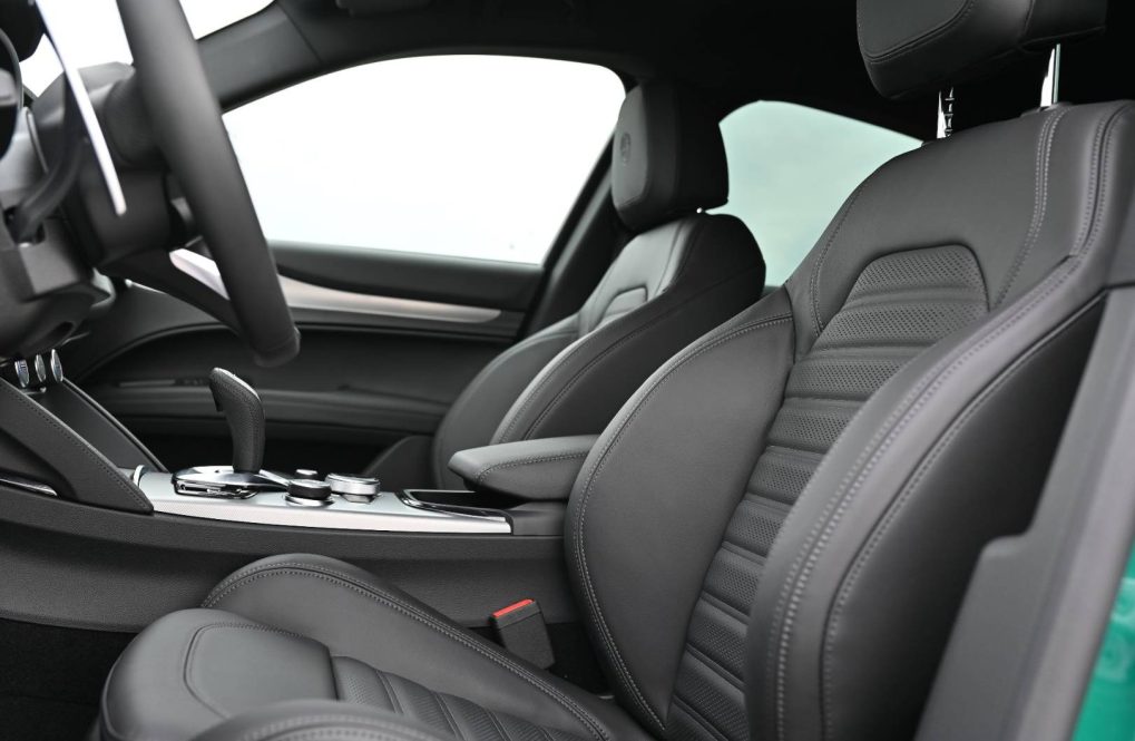 Alfa-Romeo-Stelvio-20-Turbo-Veloce-Q4-AT-24