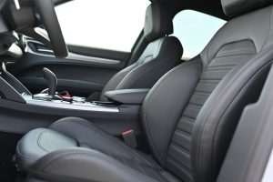 Alfa-Romeo-Stelvio-20-Turbo-Veloce-Q4-AT-25